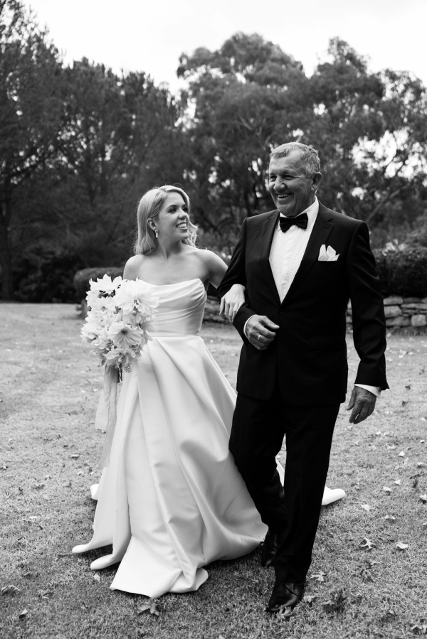 Isabella & Sam’s Elegant Wedding at Glenrock Gardens | Photo | English Country Garden Bridal Party in Tenterfield