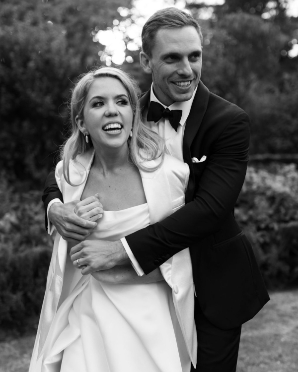 Isabella & Sam’s Elegant Wedding at Glenrock Gardens | Photo | English Country Garden Bridal Party in Tenterfield