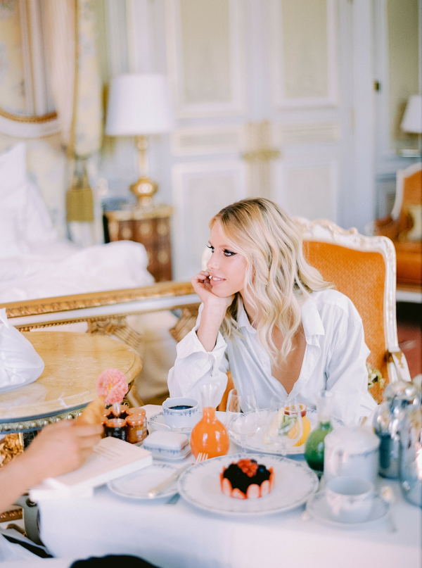 Wedding Day Morning Photo Ideas | Romantic Breakfast at Ritzparis
