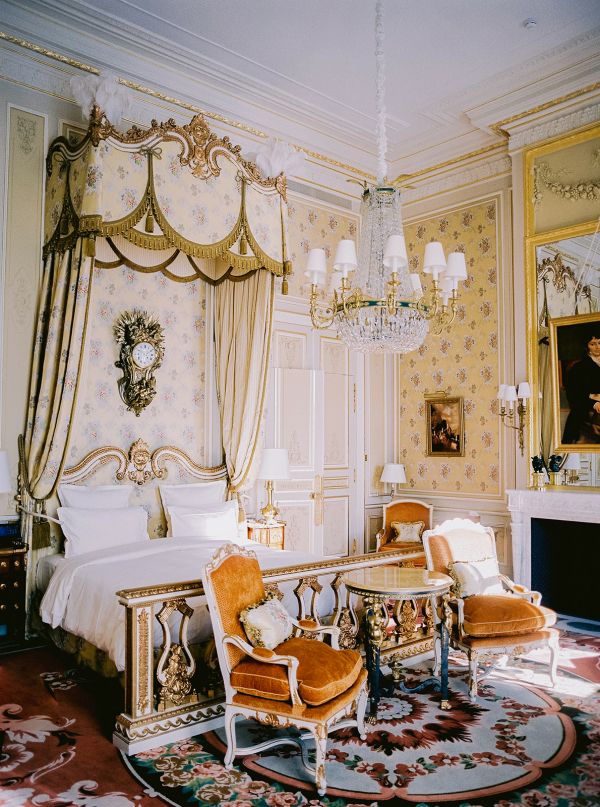 Wedding Day Morning Photo Ideas | Romantic Breakfast at Ritzparis