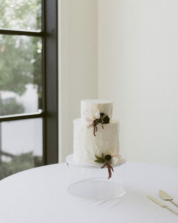 Real wedding that reflected current emotions | An interview with the bride regarding concept development, the wedding program, and the outfits