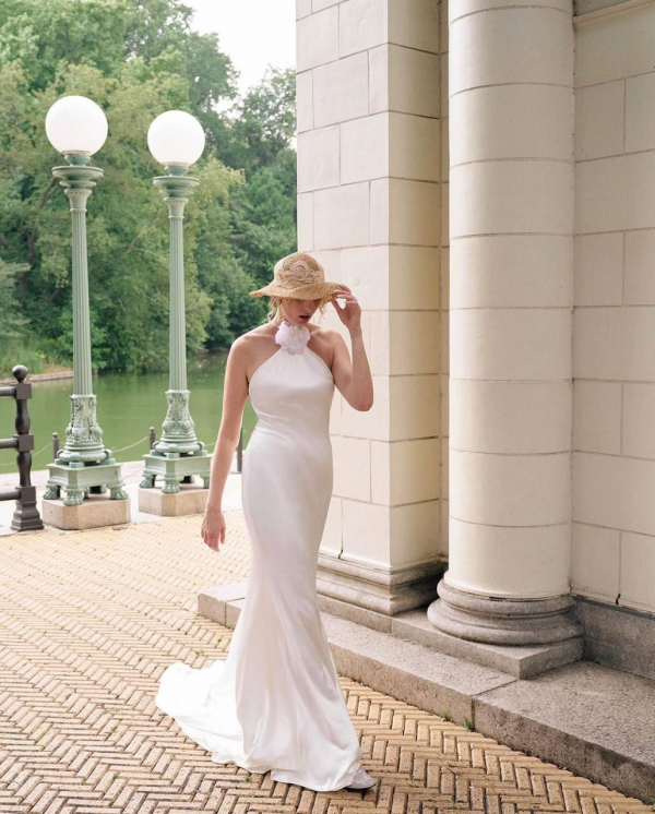 Best Wedding Dresses for Apple Body Shape | Bridal Gown Styles, Outfits for Plus Size Apple Body Type