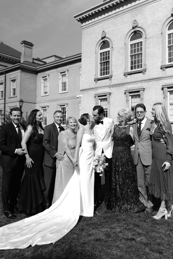 Modern Wedding in Toronto at Canoe | Interview with the Bride About Picking the Venue, Choosing Outfits, and Dealing with Planning Challenges