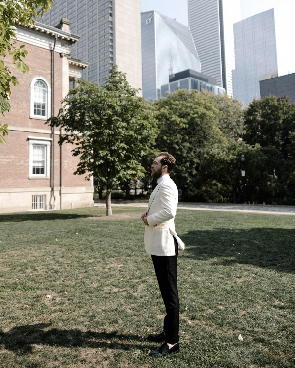 Modern Wedding in Toronto at Canoe | Interview with the Bride About Picking the Venue, Choosing Outfits, and Dealing with Planning Challenges