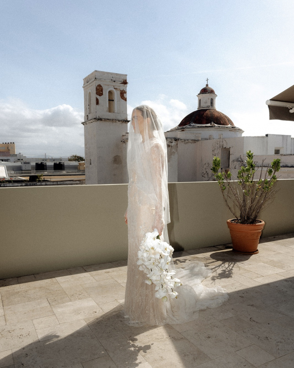 Romance in Puerto Rico: Dream Wedding and Tropical Delights | Interview with the bride about the preparation for the wedding, the choice of outfits and a rich musical program
