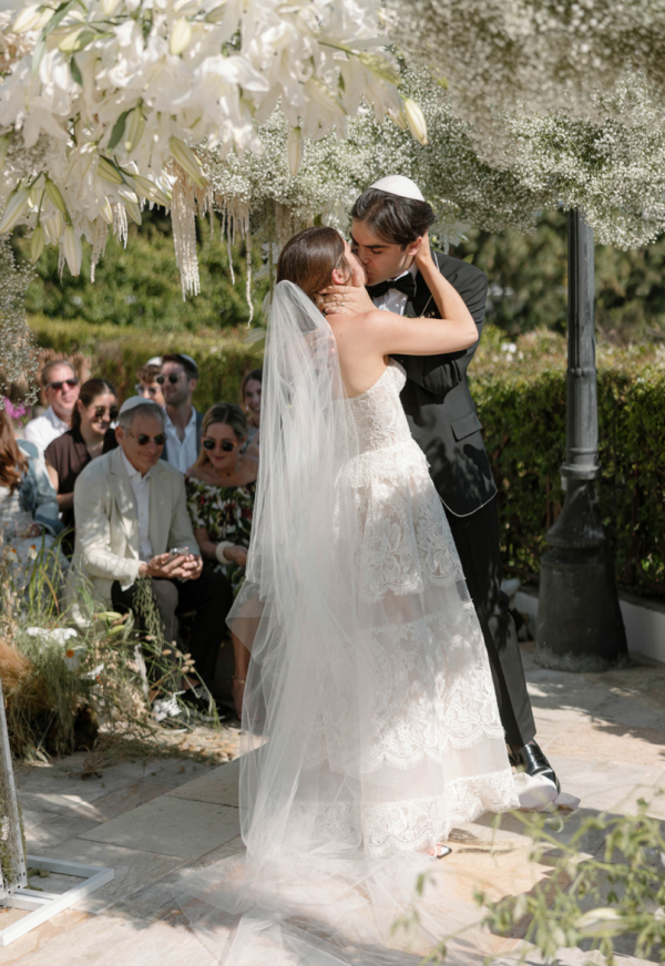 An intimate wedding at parent's residence | Interview with the bride about Persian Abgoosht, heartfelt speeches, and joyful dancing