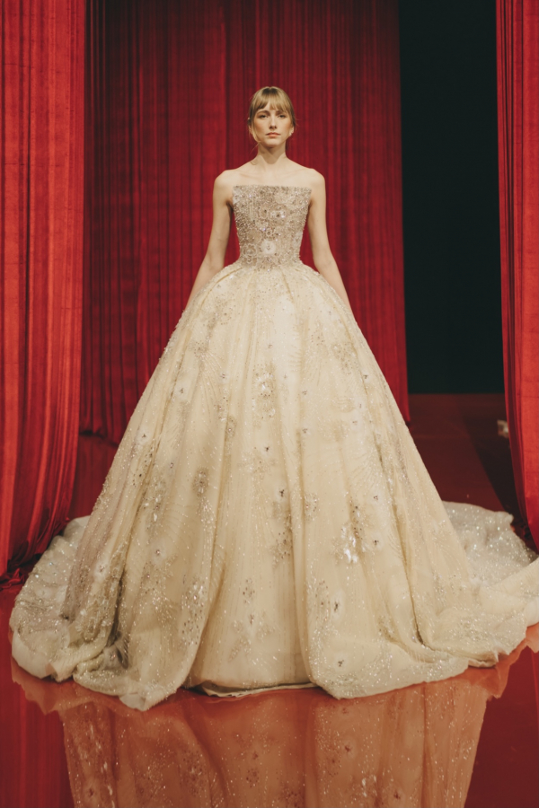 Best Wedding Dresses for Apple Body Shape | Bridal Gown Styles, Outfits for Plus Size Apple Body Type