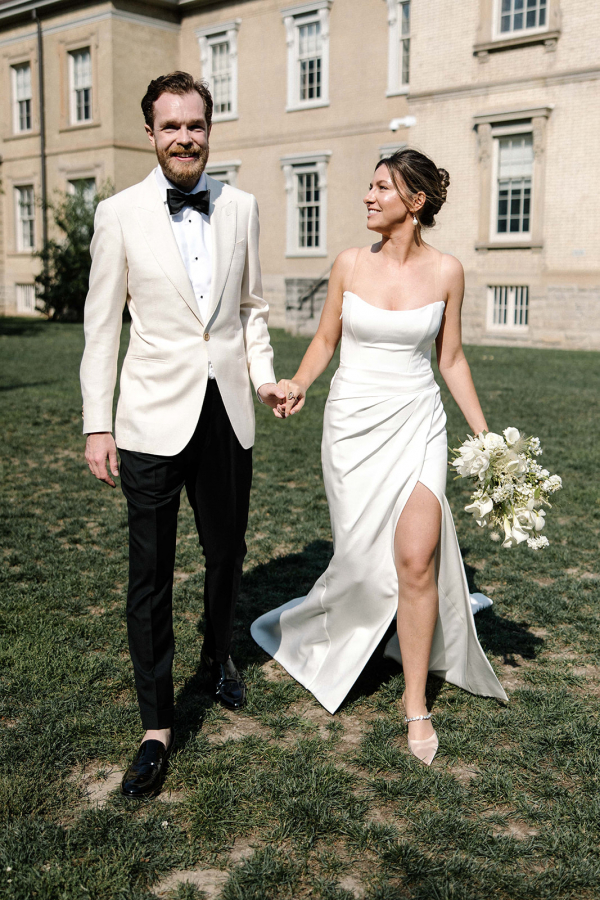 Modern Wedding in Toronto at Canoe | Interview with the Bride About Picking the Venue, Choosing Outfits, and Dealing with Planning Challenges