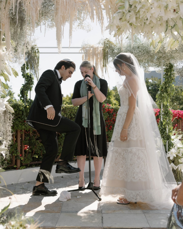 An intimate wedding at parent's residence | Interview with the bride about Persian Abgoosht, heartfelt speeches, and joyful dancing