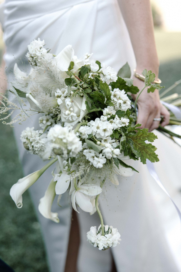 Modern Wedding in Toronto at Canoe | Interview with the Bride About Picking the Venue, Choosing Outfits, and Dealing with Planning Challenges