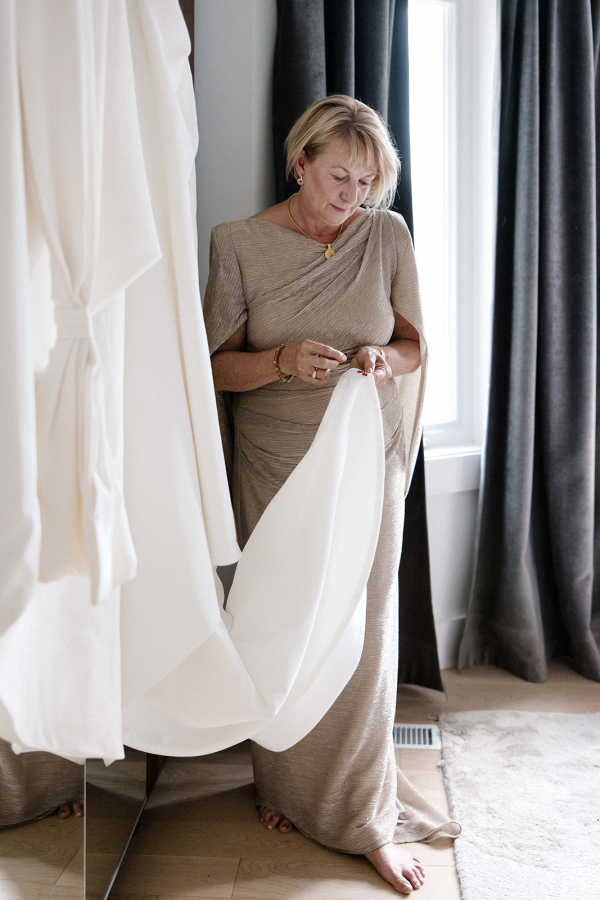 Modern Wedding in Toronto at Canoe | Interview with the Bride About Picking the Venue, Choosing Outfits, and Dealing with Planning Challenges