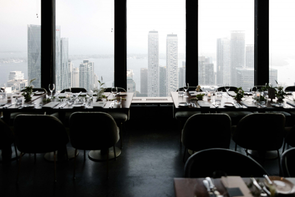 Modern Wedding in Toronto at Canoe | Interview with the Bride About Picking the Venue, Choosing Outfits, and Dealing with Planning Challenges