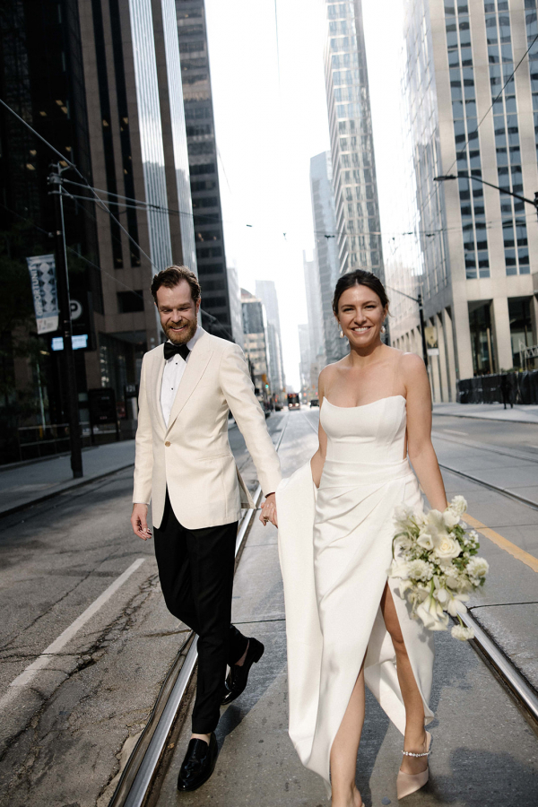 Modern Wedding in Toronto at Canoe | Interview with the Bride About Picking the Venue, Choosing Outfits, and Dealing with Planning Challenges