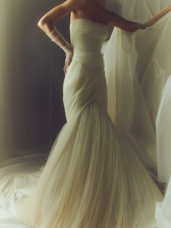 Best Wedding Dress Styles for Hourglass Body — photo 1