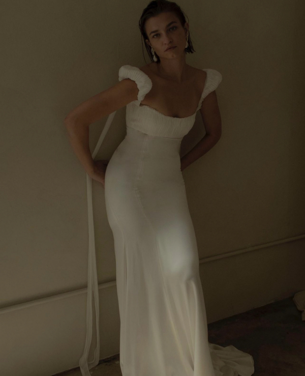 Best Wedding Dresses for Apple Body Shape | Bridal Gown Styles, Outfits for Plus Size Apple Body Type