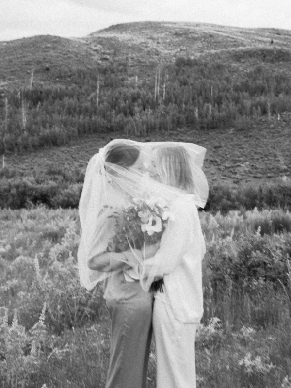 Unconventional Wedding with Sunrise Ceremony, Two Aisles and Brides in Pajamas | Interview With the Bride About Planning Details