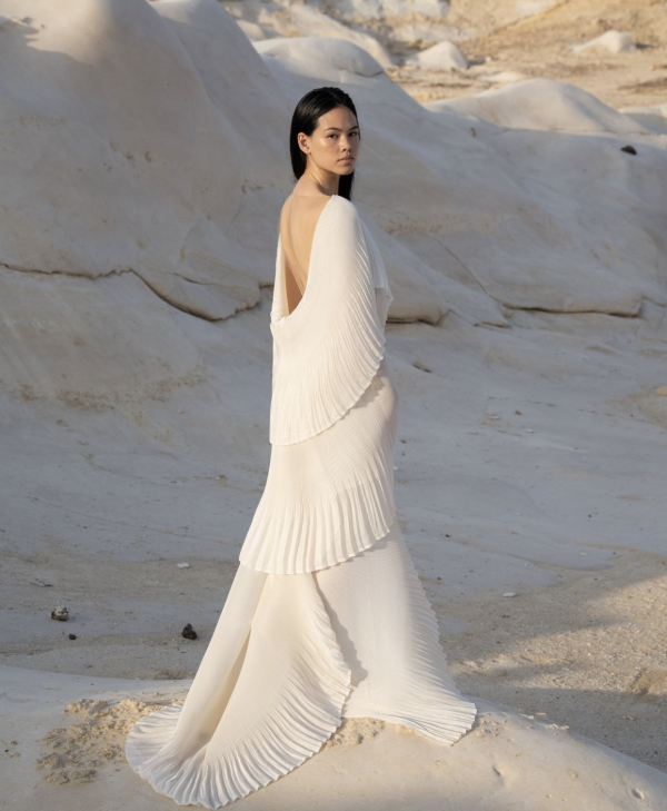 Best Wedding Dresses for Apple Body Shape | Bridal Gown Styles, Outfits for Plus Size Apple Body Type