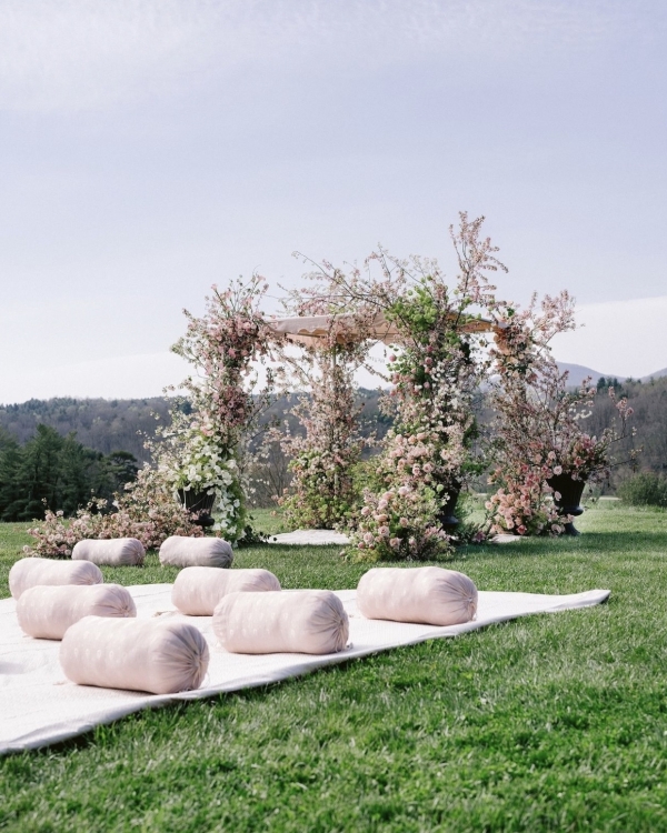 Beautiful Flower Altar Arrangement Ideas