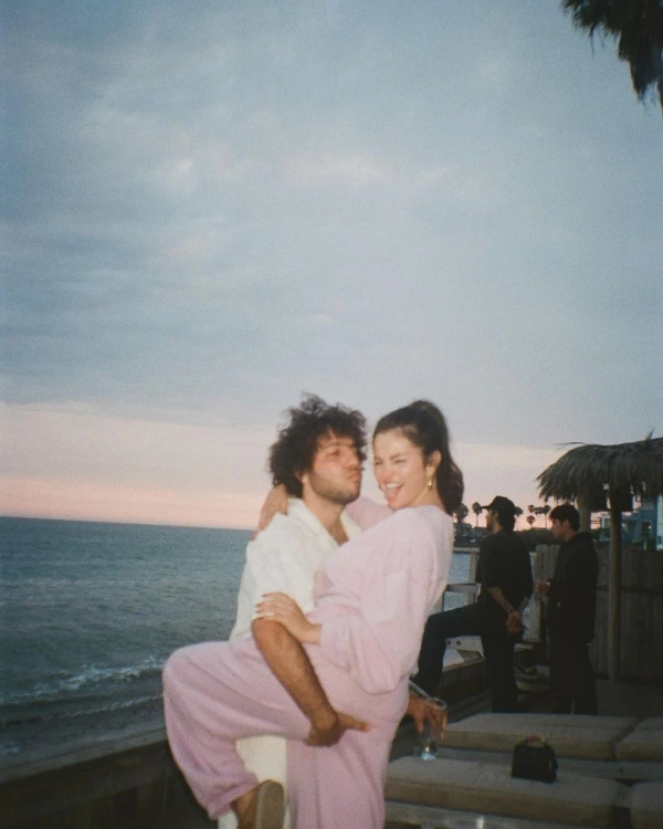 Selena Gomez Reacts to Engagement Rumors — photo 1