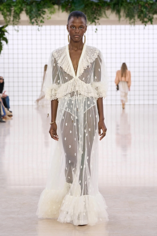 Chloé Unveils Spring/Summer 2025 RTW Collection