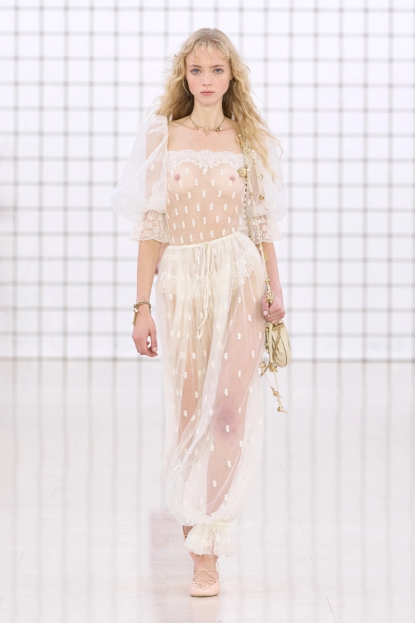 Chloé Unveils Spring/Summer 2025 RTW Collection