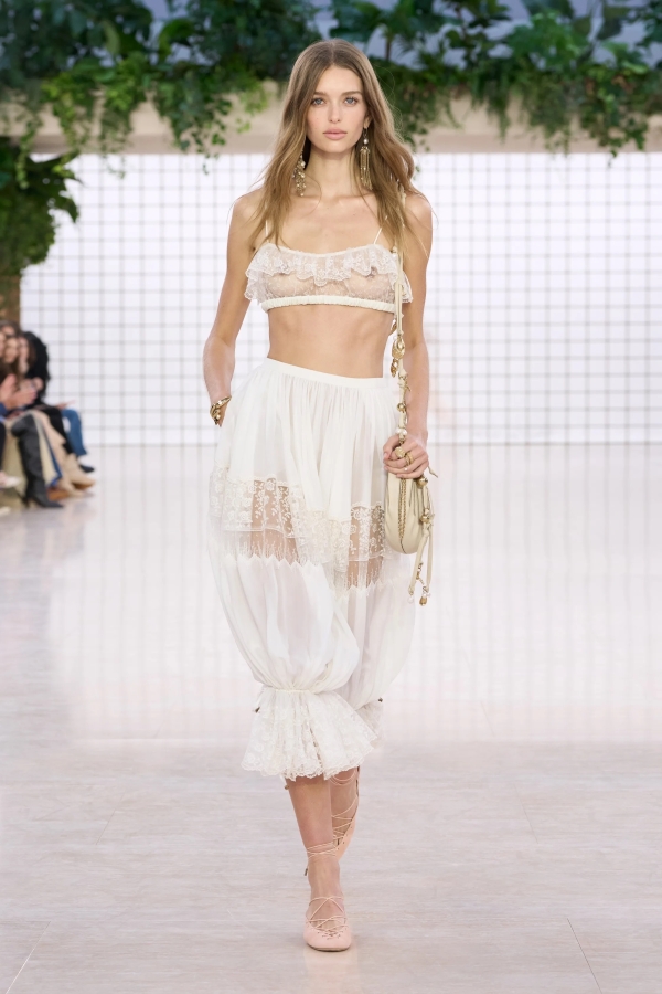 Chloé Unveils Spring/Summer 2025 RTW Collection