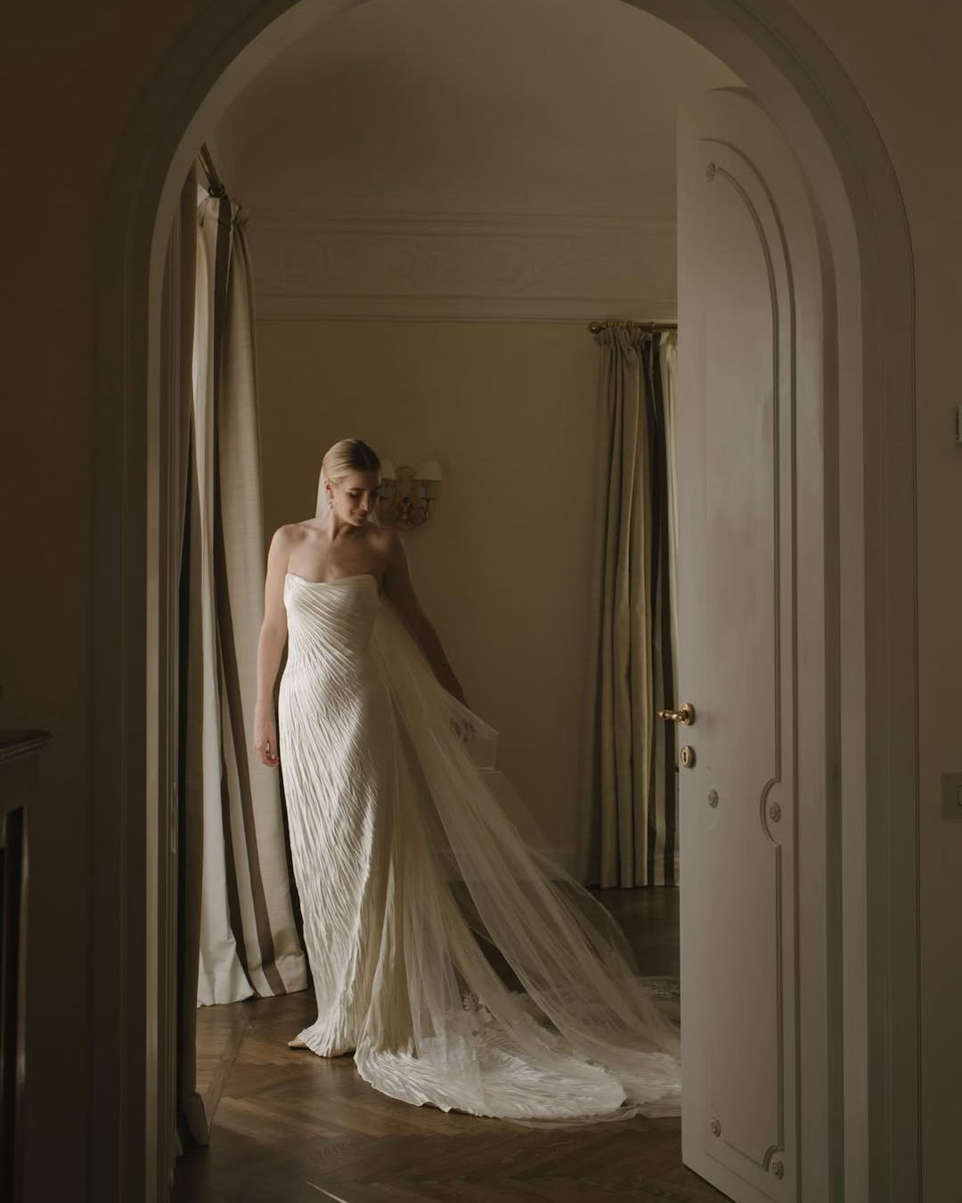 Wedding Dress Fittings 101: What to Expect at Your First, Second & Final  Appointment | THE WED