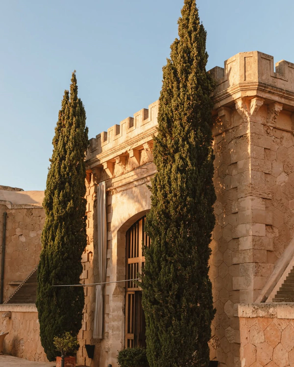 15 Stunning Boutique Hotels Perfect for Wedding Weekend Buyouts — photo 1