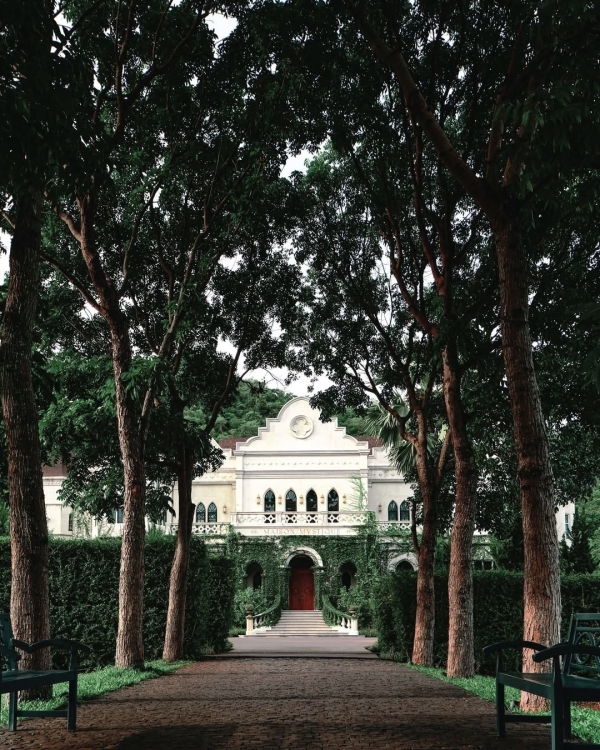 Where the It-Girls Are Staying: The Hottest Hotels Around the World