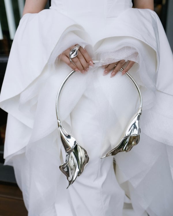 An Avant-Garde Vietnamese Beach Wedding Splashed in Bold Blue