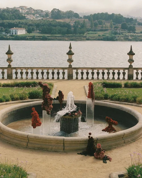 7 Creative Floral Installation & Arrangement Ideas for Modern Couples