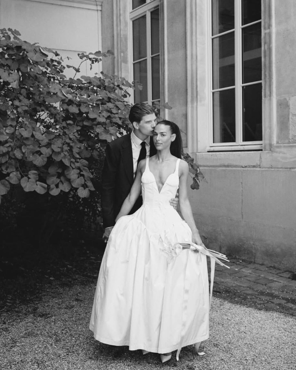 When to Book Wedding Vendors: The Complete Month-by-Month Timeline