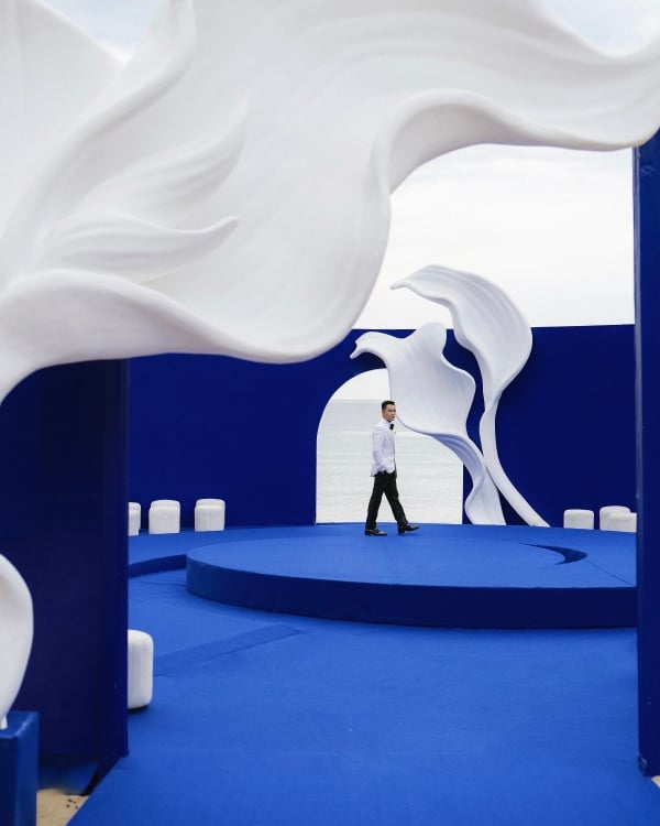 An Avant-Garde Vietnamese Beach Wedding Splashed in Bold Blue