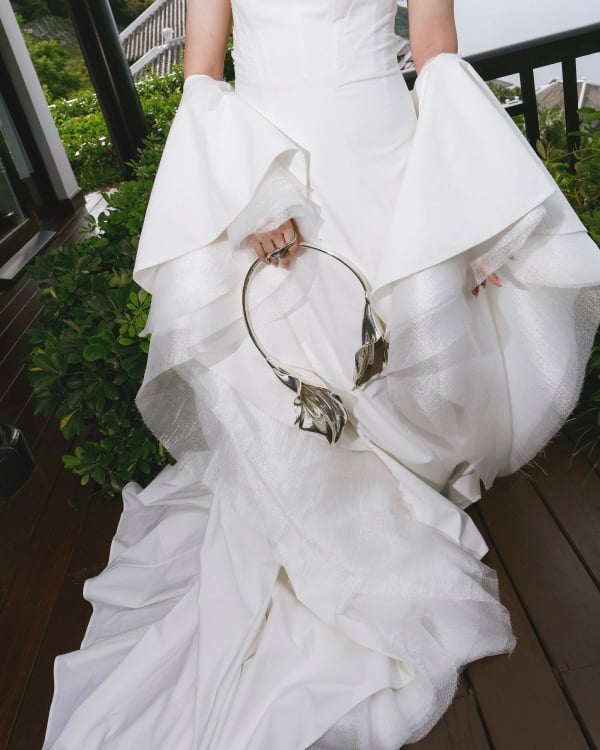 An Avant-Garde Vietnamese Beach Wedding Splashed in Bold Blue