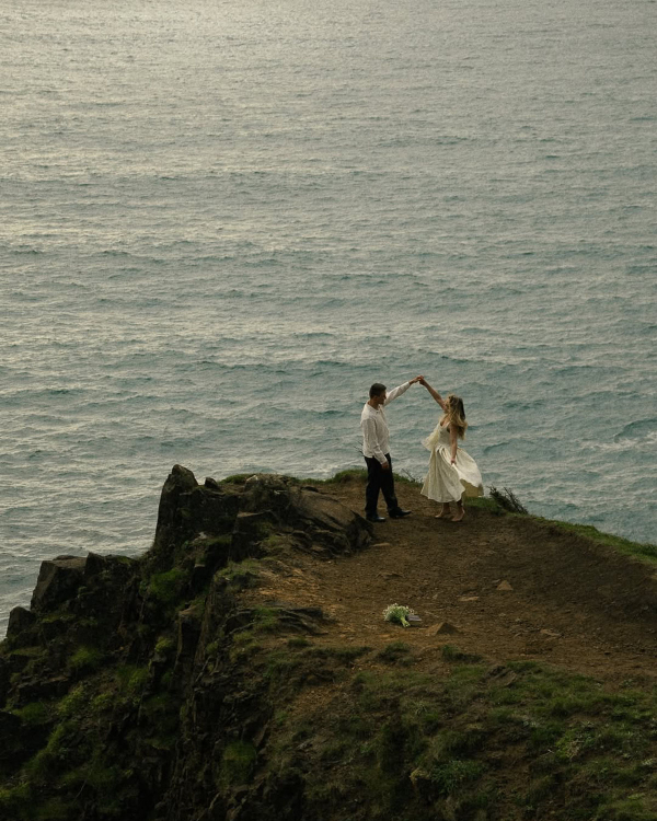 Why Nature Is the Best Backdrop for Your Wedding Photos