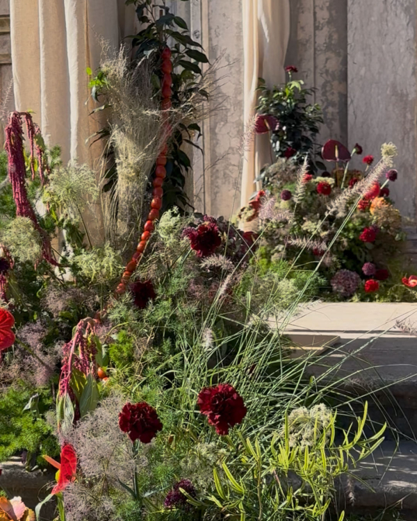 7 Creative Floral Installation & Arrangement Ideas for Modern Couples