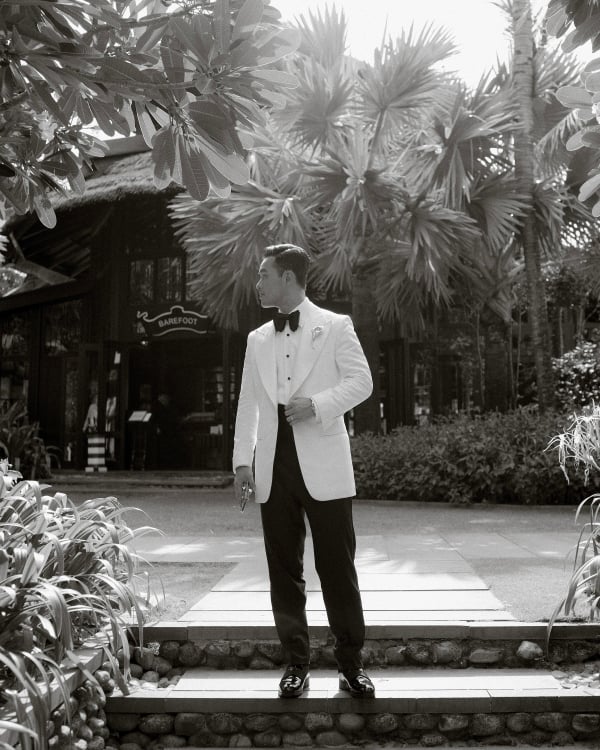 An Avant-Garde Vietnamese Beach Wedding Splashed in Bold Blue