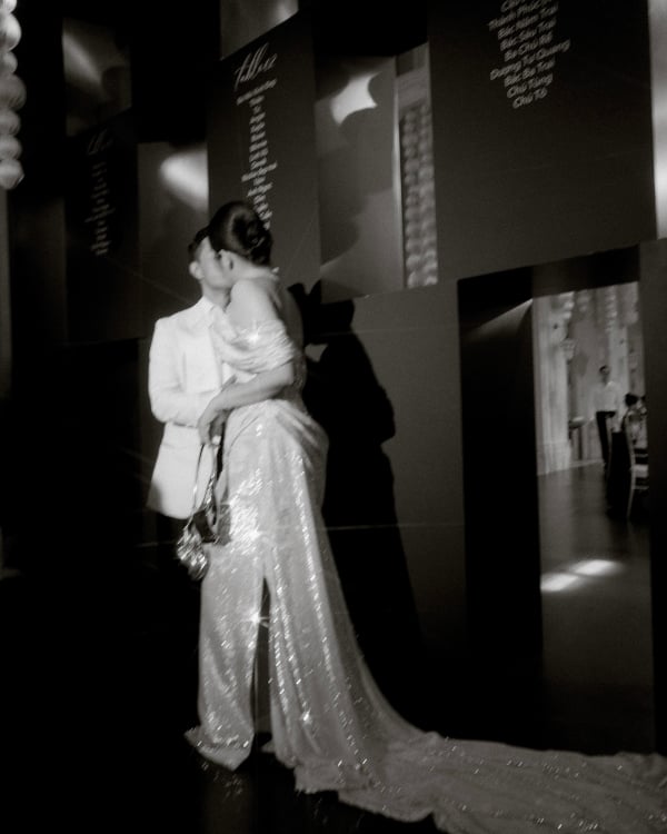 An Avant-Garde Vietnamese Beach Wedding Splashed in Bold Blue