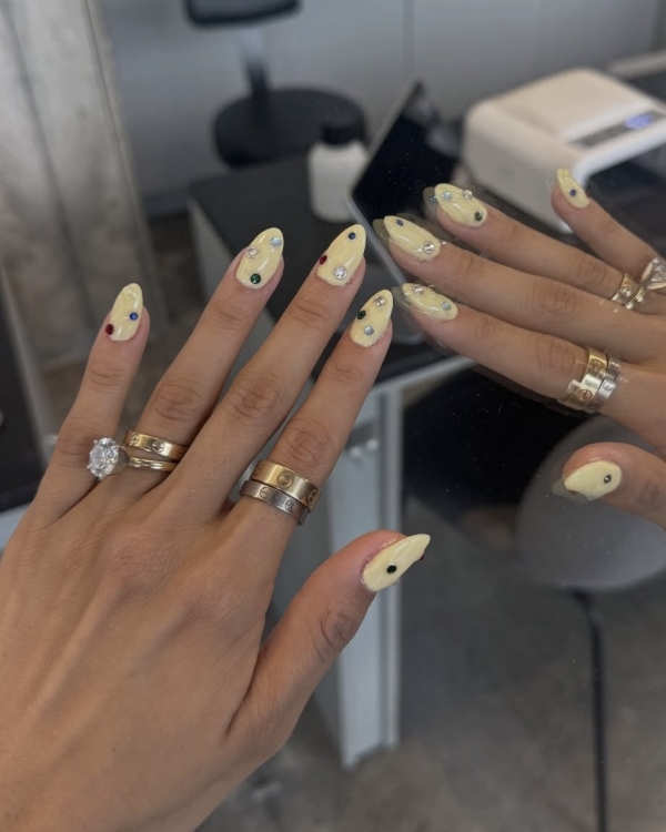 40 Trendy It-Girl Nail Designs to Inspire Your Next Appointment