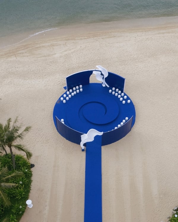 An Avant-Garde Vietnamese Beach Wedding Splashed in Bold Blue