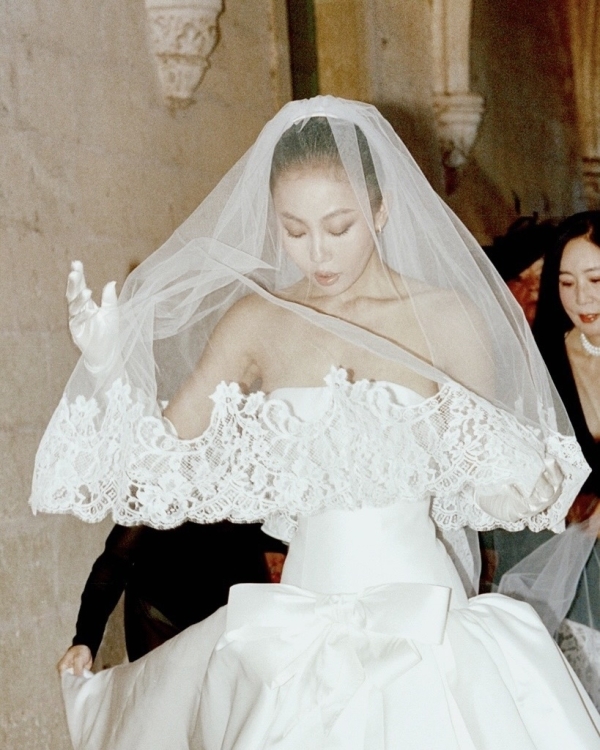 Influencer Xiayan Guo's Cinematic Abbey Wedding in Southern France