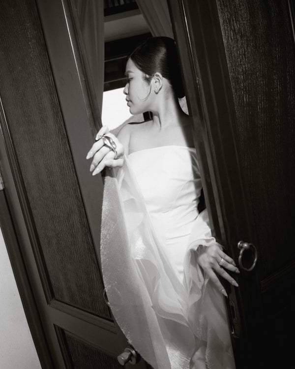 An Avant-Garde Vietnamese Beach Wedding Splashed in Bold Blue