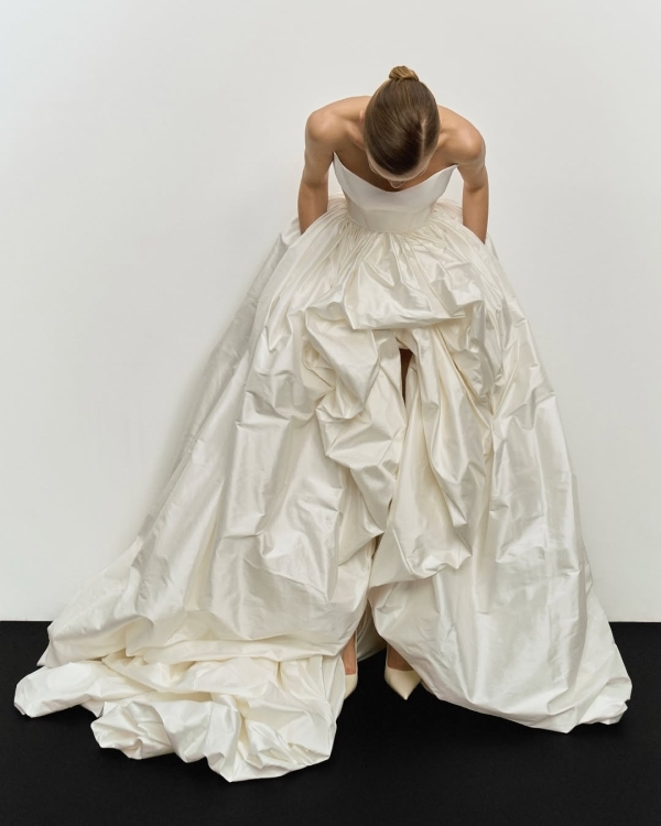 Wedding Dress Fittings 101: What to Expect at Your First, Second & Final Appointment