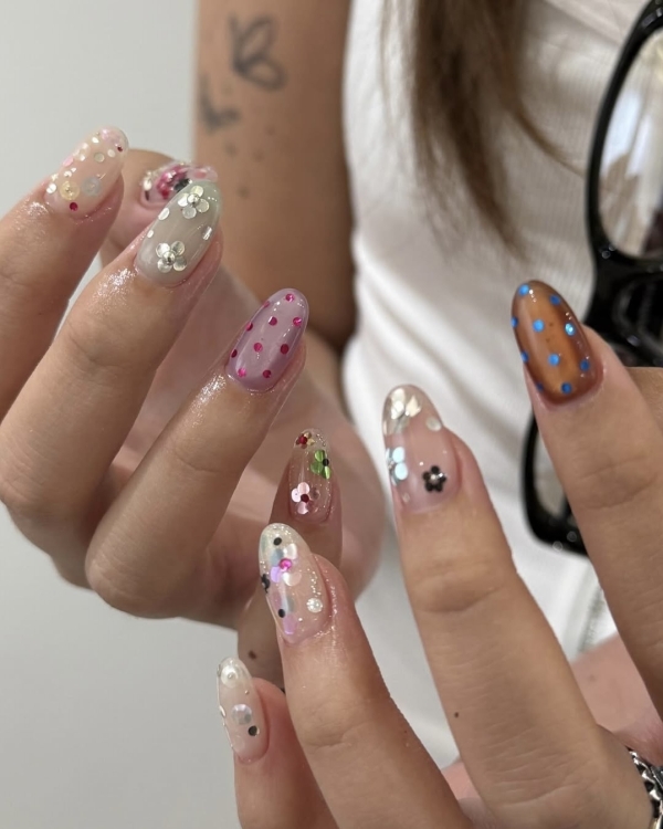 40 Trendy It-Girl Nail Designs to Inspire Your Next Appointment