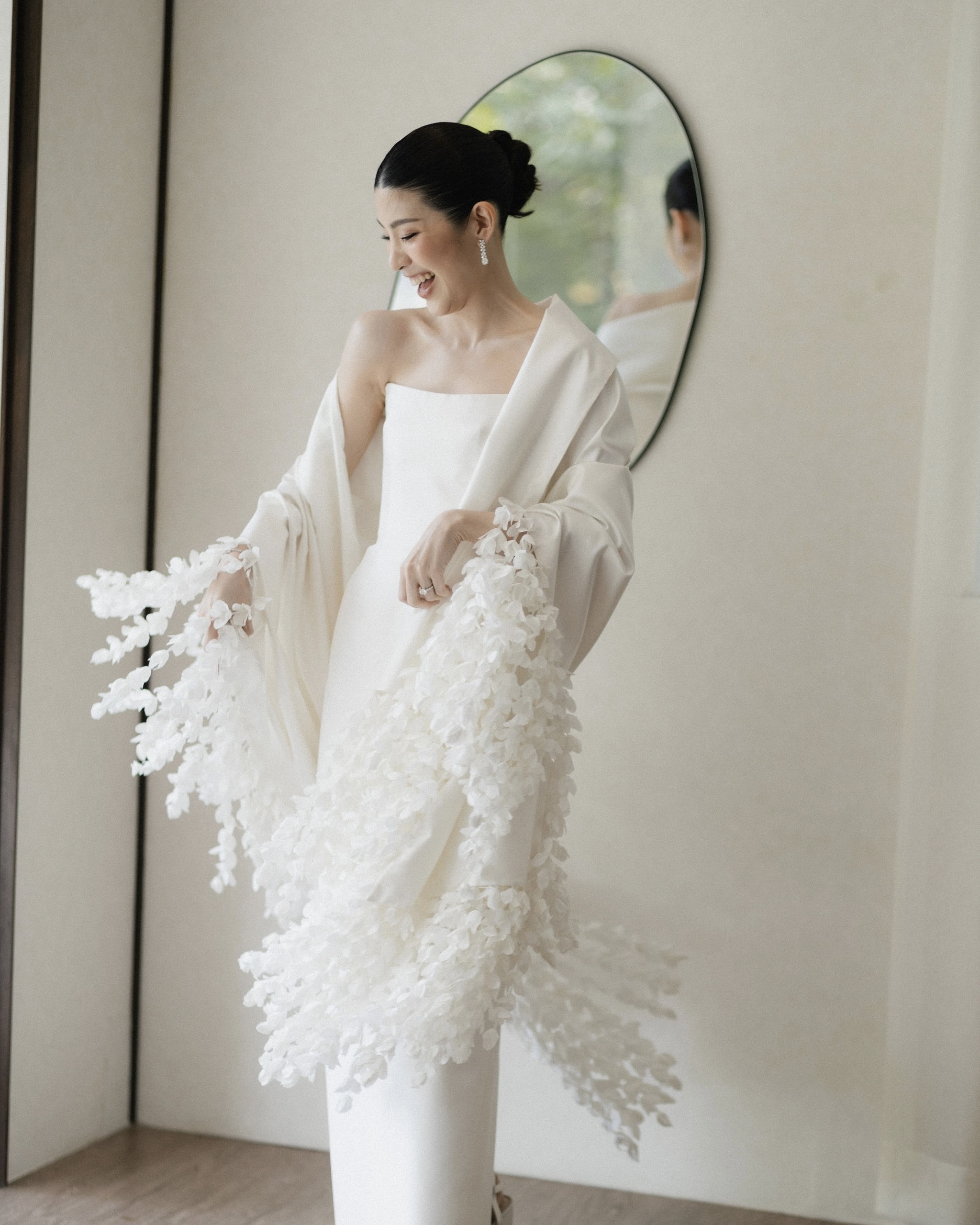 thai designer wedding dress Beautiful Modern with Traditional Elements | Thai-Chinese Contemporary Wedding Each set includes hand Size:8 | US vacation clothes Costume Acme Dante Blue Velvet