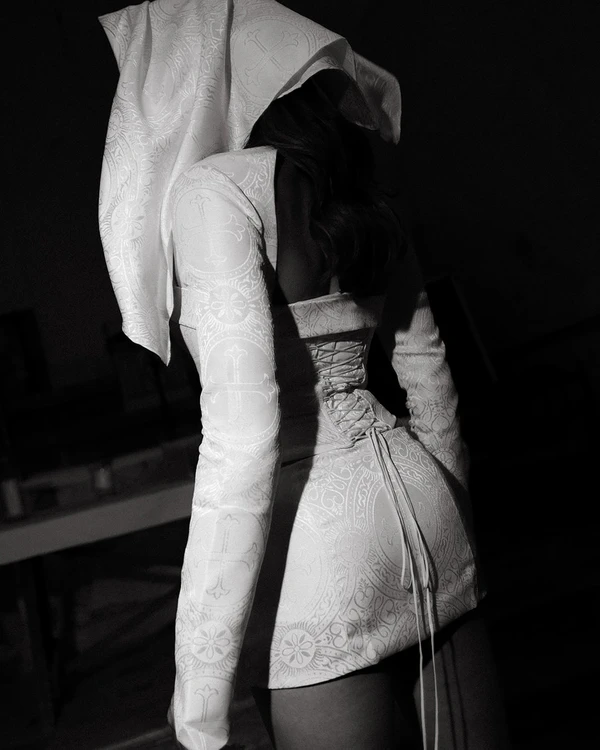 This Galliano-Inspired Bride Brought Mermaidcore to Sicily