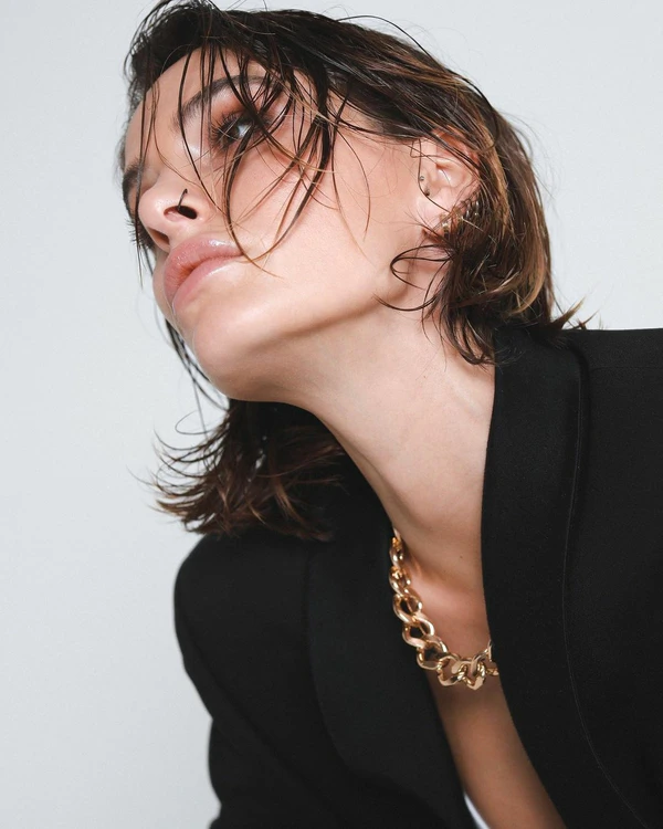 The Wet Hair Look is the Perfect Wedding Trend