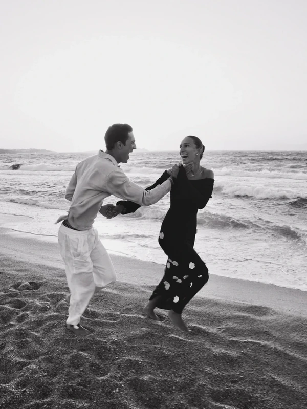 Content: <a href="https://www.instagram.com/p/DcELt-RDL91/?img_index=1" target="_blank" rel="noopener noreferrer">Hadrien David</a>