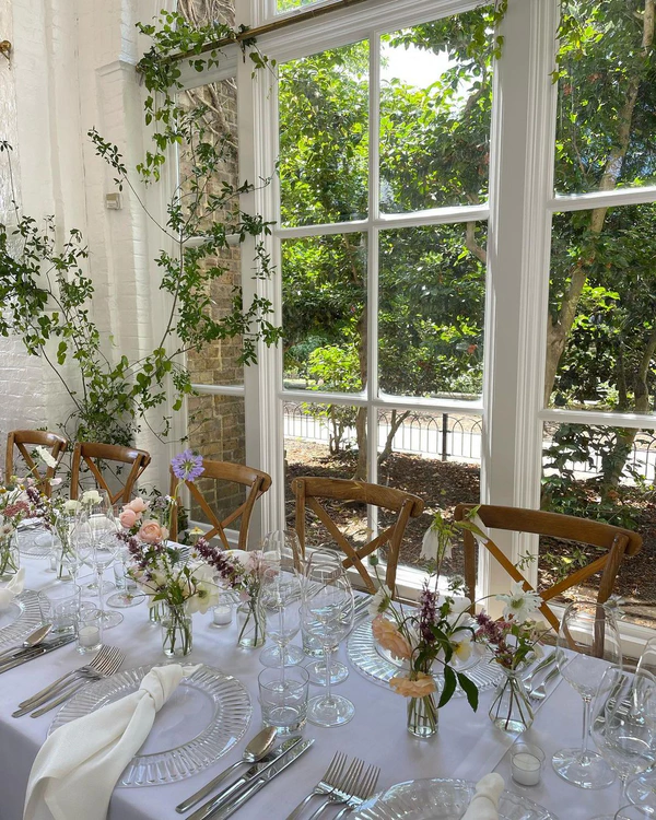 Micro-Weddings: Pros and Cons