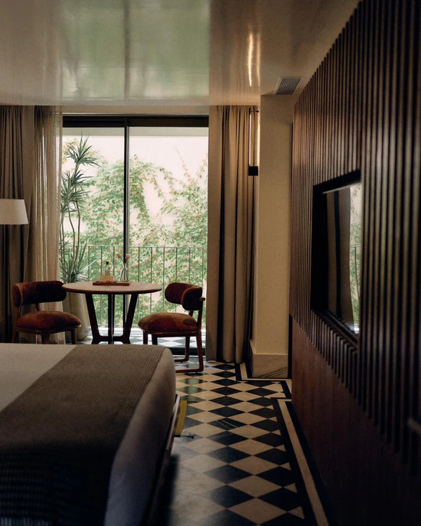 <a href="https://www.instagram.com/hoteldama.mx/p/DDsMAWQqMBI/?hl=en">Dama</a>